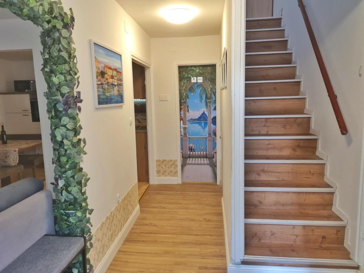Holiday Place Veli Dvor - Vacation House With Private Garden In Old Town Punat Exterior foto