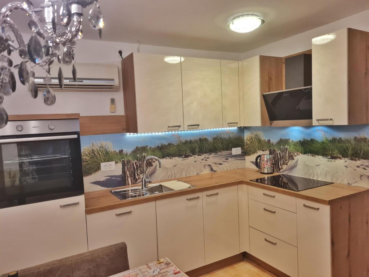 Holiday Place Veli Dvor - Vacation House With Private Garden In Old Town Punat Exterior foto
